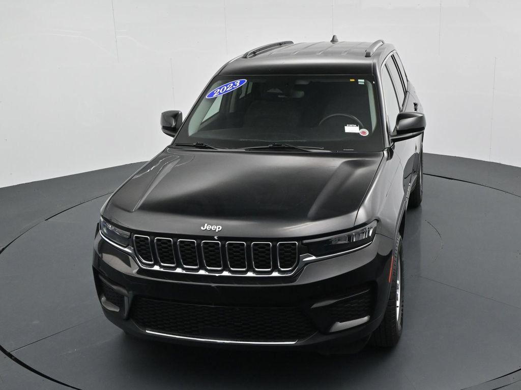 Used 2023 Jeep Grand Cherokee Laredo RWD image 19