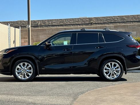 Used 2025 Toyota Highlander Limited AWD/4WD image 7