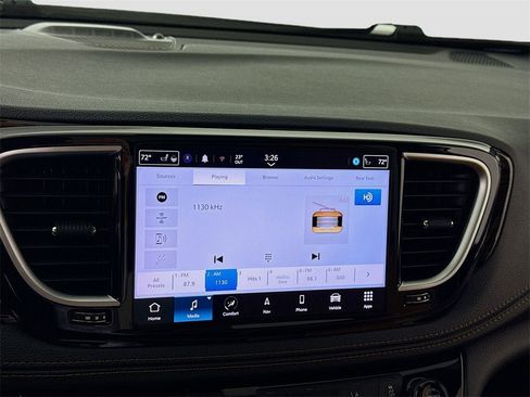 Used 2023 Chrysler Pacifica Pinnacle image 9