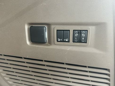 Used 2021 GMC Yukon Denali RWD image 9