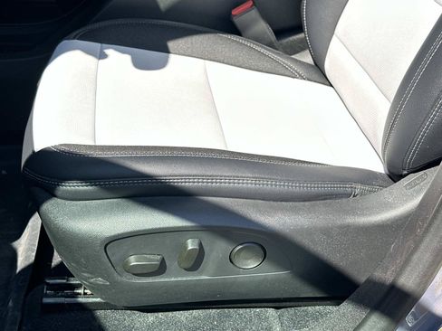 Used 2026 Chevrolet Equinox EV LT FWD image 16