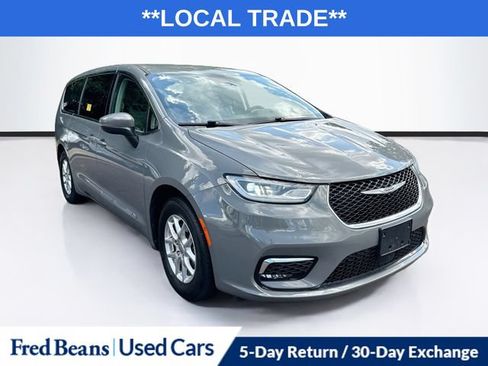 Used 2023 Chrysler Pacifica Touring-L FWD image 1