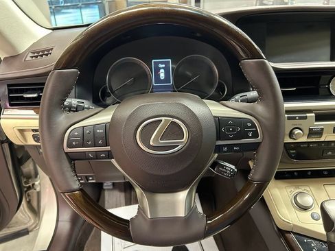 Used 2016 Lexus ES 350 w/ Luxury Package w/Wood Trim FWD image 9