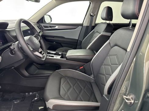 Used 2024 Volkswagen Atlas Peak Edition SE image 21