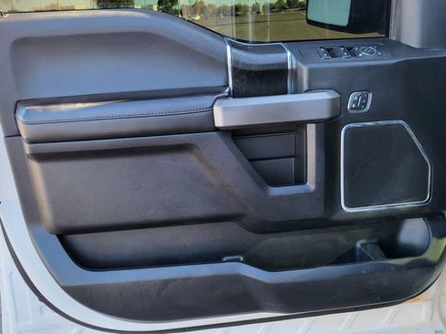 Used 2019 Ford F150 Platinum w/ Equipment Group 701A Luxury AWD/4WD image 24