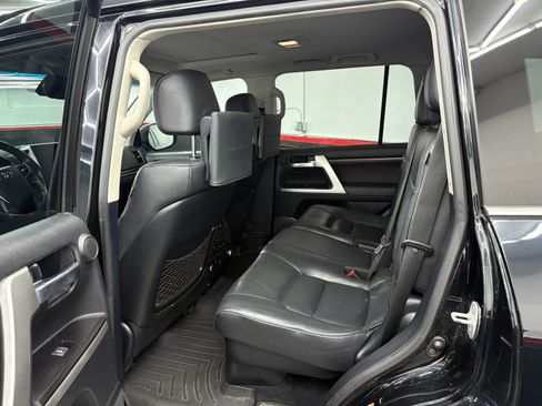 Used 2016 Toyota Land Cruiser image 10
