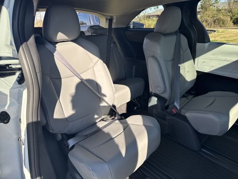 New 2025 Toyota Sienna XLE image 31