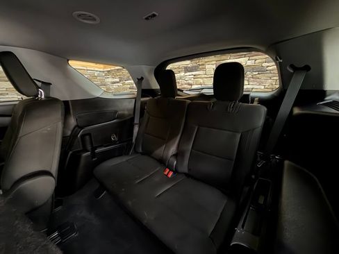 Used 2021 Ford Explorer XLT AWD/4WD image 34