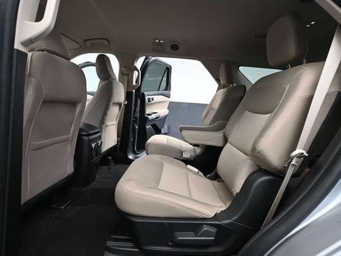 Used 2022 Ford Explorer XLT RWD image 31