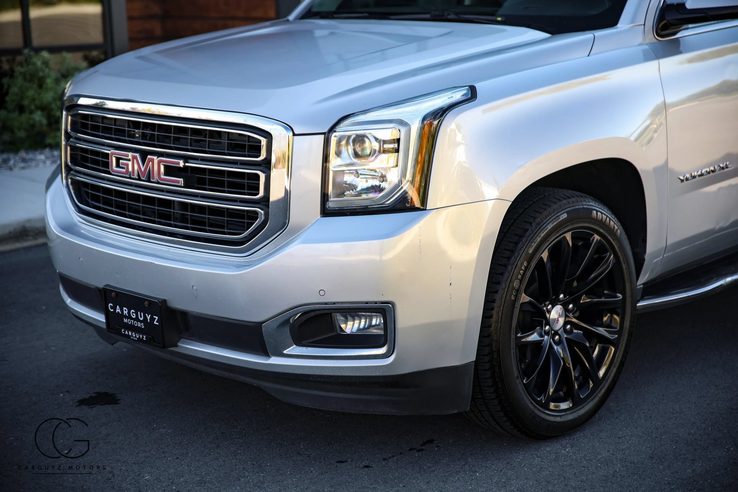 Used 2018 GMC Yukon XL SLT w/ Open Road Package AWD/4WD image 4