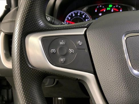 Used 2024 GMC Terrain SLE FWD image 18