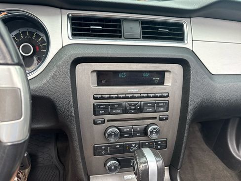 Used 2013 Ford Mustang Premium RWD image 9