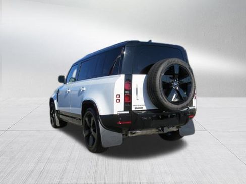 Used 2025 Land Rover Defender 110 X-Dynamic SE image 5