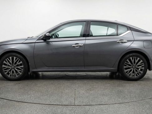 Used 2025 Nissan Altima 2.5 SV image 5