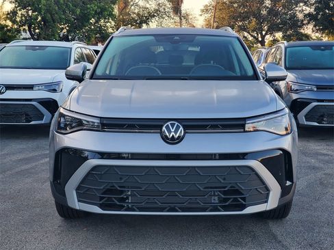 New 2025 Volkswagen Taos SE image 2