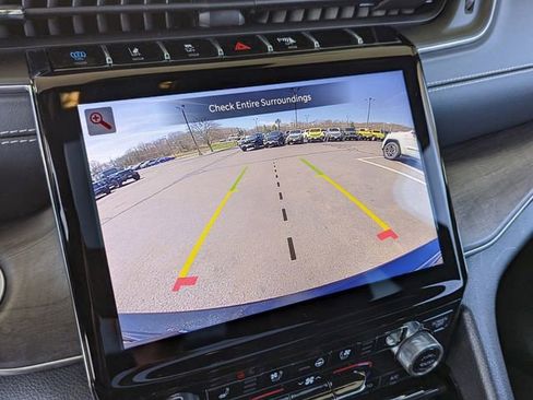 Used 2022 Jeep Grand Cherokee Overland w/ Luxury Tech Group IV AWD/4WD image 17