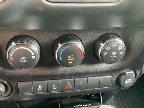 Used 2015 Jeep Wrangler Sport w/ Quick Order Package 24S AWD/4WD image 26
