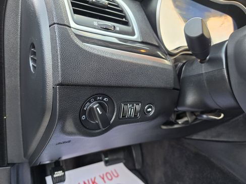 Used 2017 Chrysler 300 Limited RWD image 34