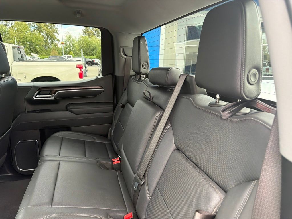 Used 2025 GMC Sierra 1500 SLT AWD/4WD image 24