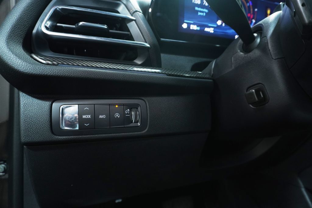 Used 2025 Chevrolet Traverse High Country AWD/4WD image 27
