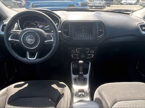 Used 2018 Jeep Compass Sport w/ Tech Group FWD image 11