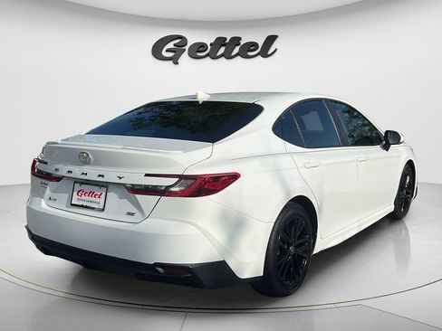 Used 2026 Toyota Camry SE FWD image 5