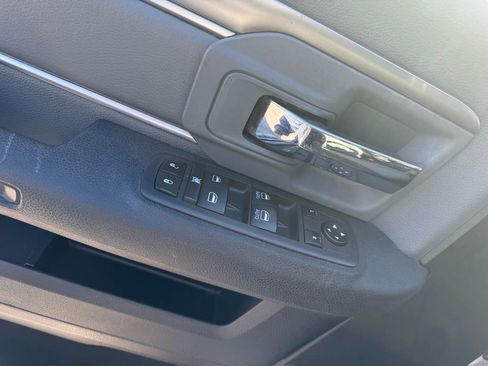 Used 2021 RAM 1500 Classic SLT image 11