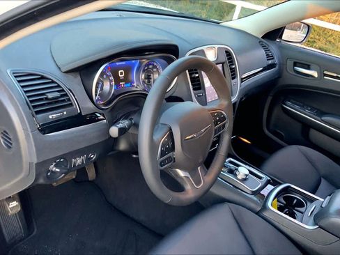 Used 2023 Chrysler 300 Touring w/ Sport Appearance Package image 17