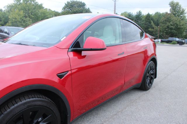Used 2021 Tesla Model Y Long Range AWD/4WD image 39