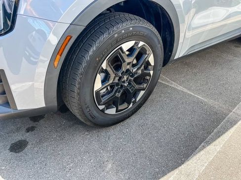 Certified 2025 Kia Sorento S w/ Panoramic Sunroof Package AWD/4WD image 7
