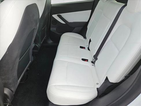 Used 2022 Tesla Model Y Long Range image 9