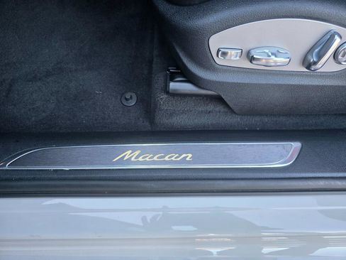 Used 2023 Porsche Macan AWD/4WD image 22
