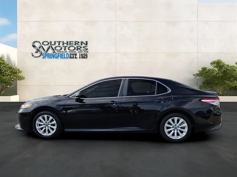 Used 2018 Toyota Camry LE FWD image 2