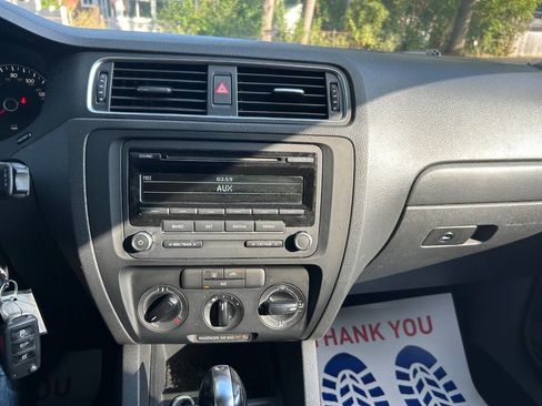 Used 2014 Volkswagen Jetta SE image 9