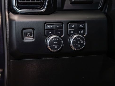 Used 2024 GMC Sierra 3500 Denali Ultimate image 21