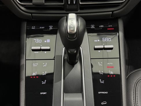 Certified 2022 Porsche Macan image 35