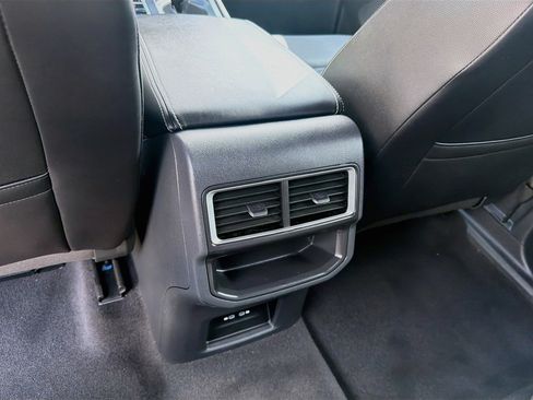 Certified 2024 Volkswagen Atlas Cross Sport SE FWD image 22