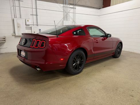 Used 2014 Ford Mustang Premium w/ Comfort Package RWD image 9