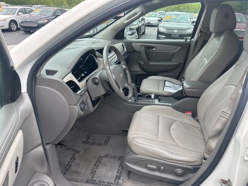 Used 2015 Chevrolet Traverse LT FWD image 9