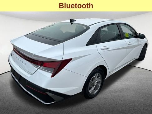 Used 2025 Hyundai Elantra SE image 10
