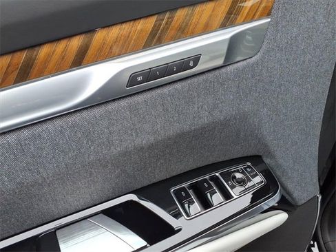 Used 2025 Cadillac Escalade ESV Sport Platinum image 19