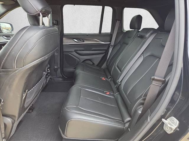 Used 2024 Jeep Grand Cherokee Limited w/ Luxury Tech Group II RWD image 19