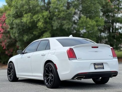Used 2019 Chrysler 300 S w/ S Model Appearance Package RWD image 7