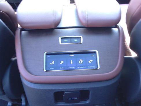 Used 2025 Lincoln Navigator Reserve AWD/4WD image 21