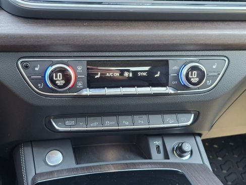 Used 2024 Audi Q5 e Prestige w/ Prestige Package image 15