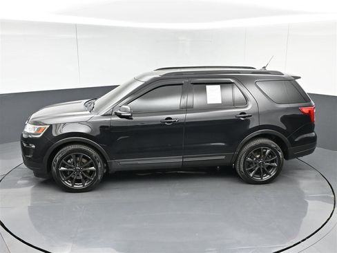 Used 2019 Ford Explorer XLT w/ Equipment Group 202A AWD/4WD image 28