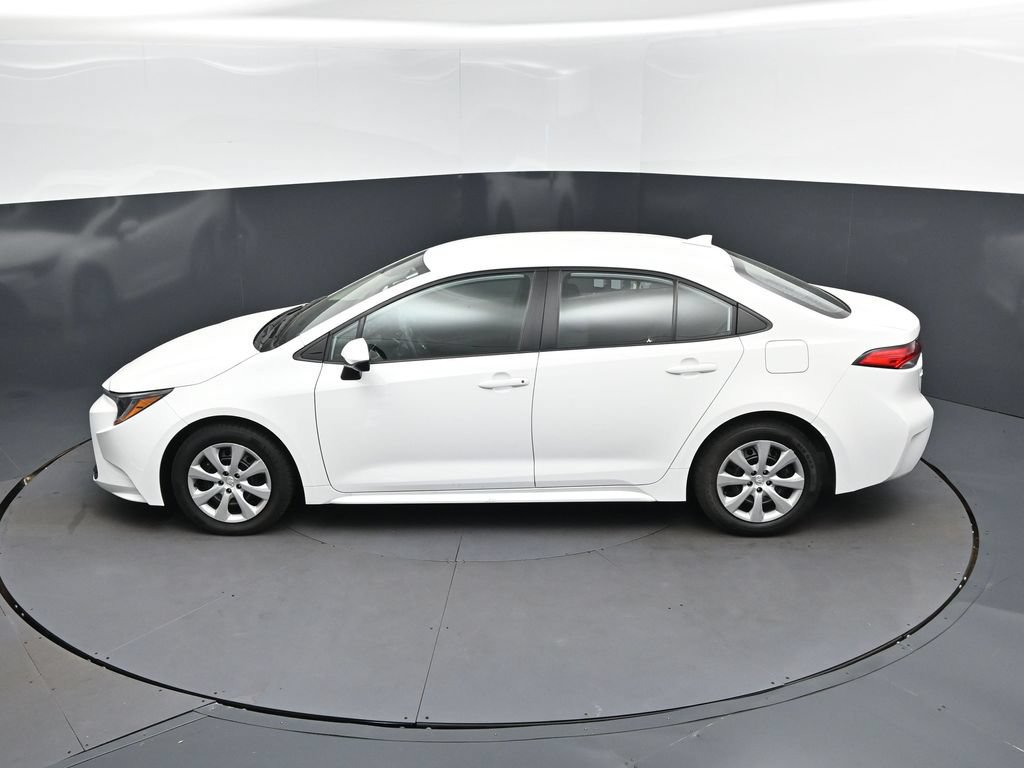 Used 2024 Toyota Corolla LE FWD image 32