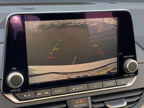 Used 2025 Nissan Altima 2.5 SV image 17