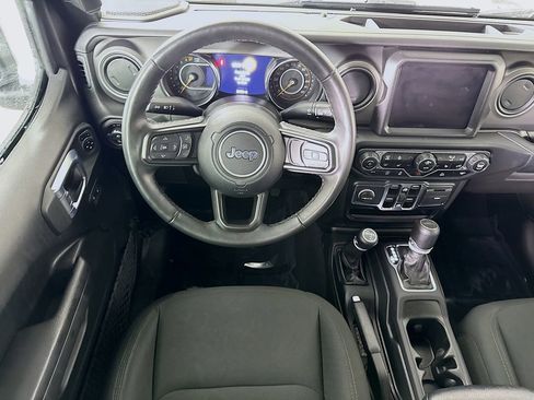 Used 2022 Jeep Gladiator Sport image 3