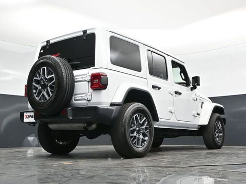 Used 2025 Jeep Wrangler Unlimited Sahara AWD/4WD image 59